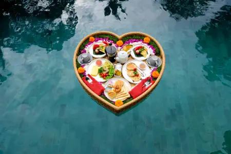 Floating Meal