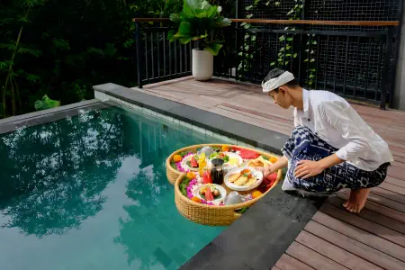 Floating Meal