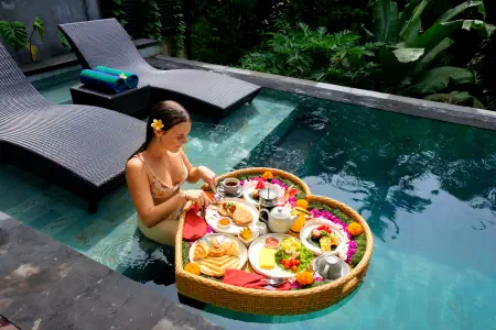 Floating Meal